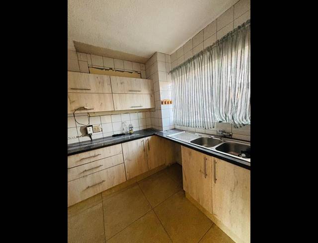 2 BEDROOM HOUSE FOR SALE IN CROYDON